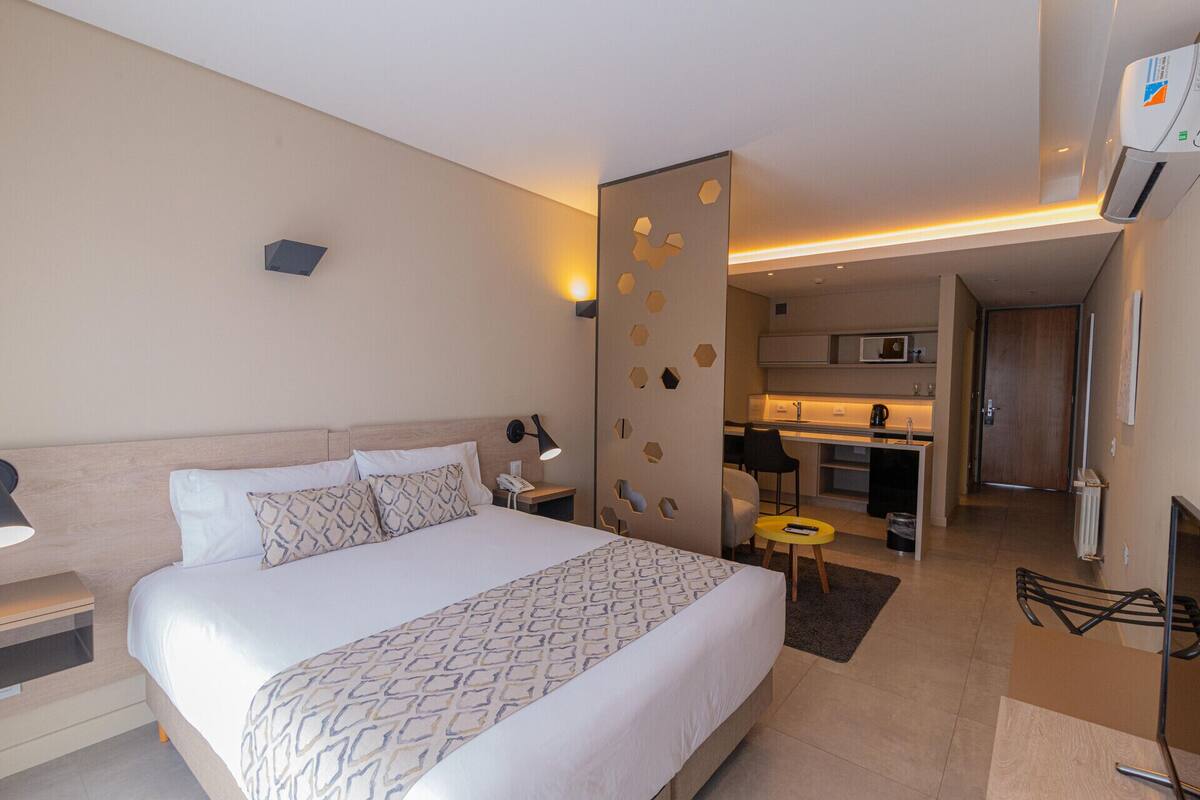 Ropa de cama de alta calidad, edredón y minibar 