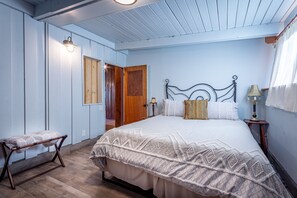 5 bedrooms, desk, free WiFi, bed sheets - Roads End River Home - 5 bedrooms (Three Rivers)