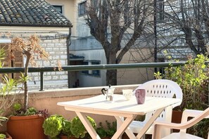 تناول الطعام بالخارج