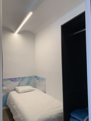 2 slaapkamers, een bureau, een strijkplank/strijkijzer, gratis wifi
