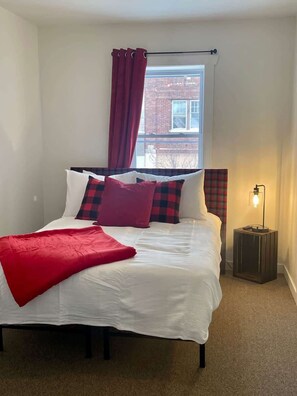 2 Schlafzimmer, Schreibtisch, Bügeleisen/Bügelbrett, WLAN