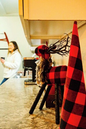 Unclassified image, 4 of 25, button