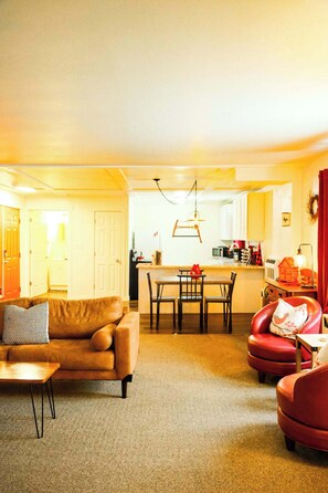 Una televisión, una oficina