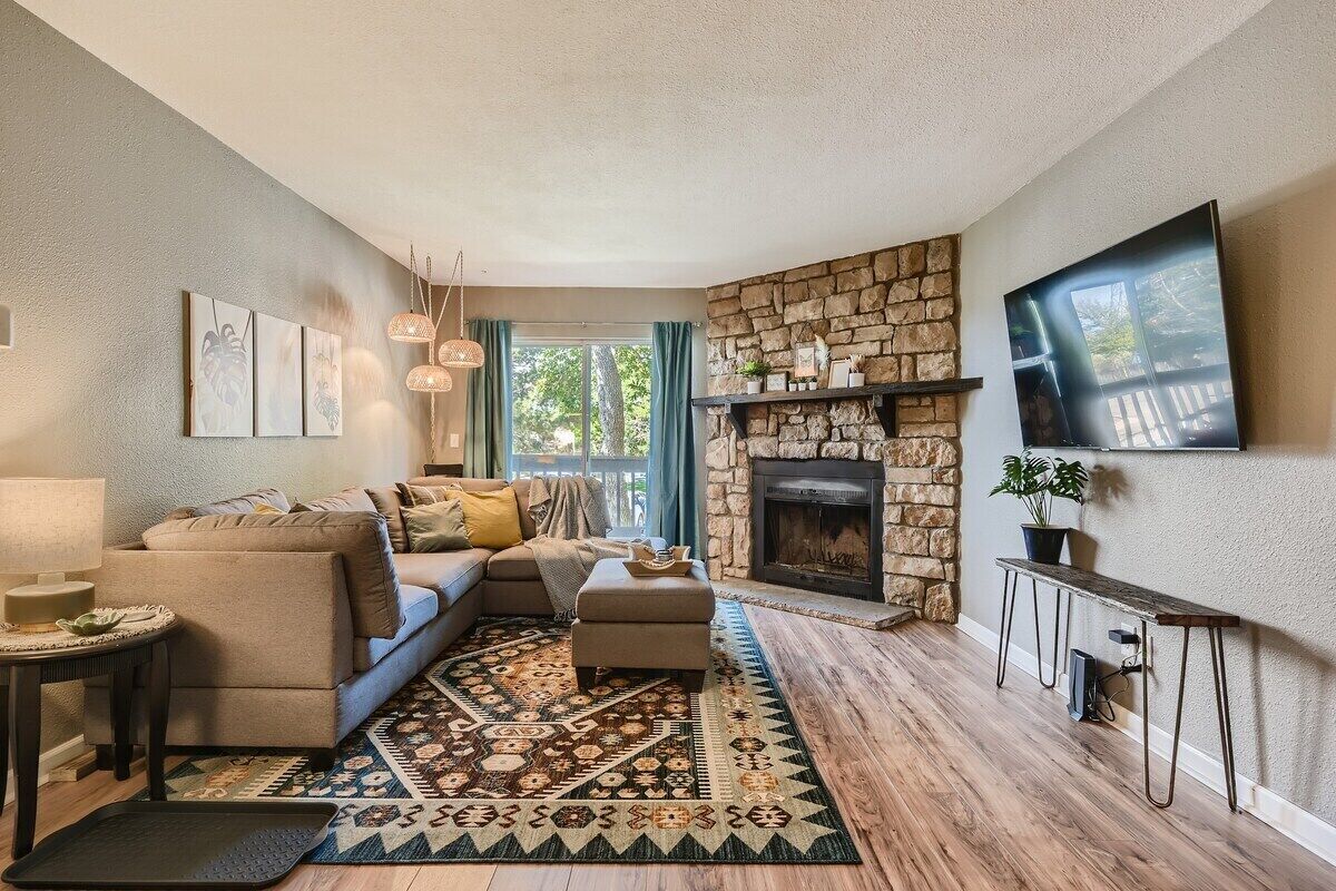 Monthly rental- pool-patio