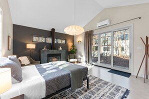 4 bedrooms, desk, iron/ironing board, free WiFi