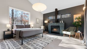 4 bedrooms, desk, iron/ironing board, free WiFi