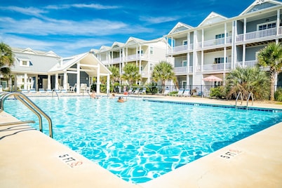 Beautiful Large Townhome Steps to the Beach