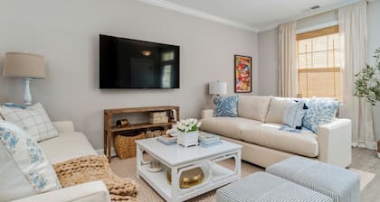 Beautiful Large Townhome Steps to the Beach