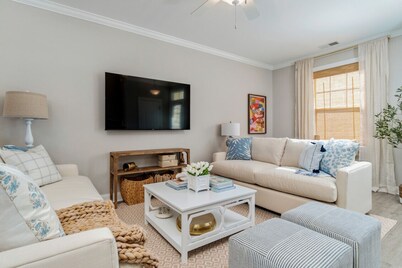 Beautiful Large Townhome Steps to the Beach