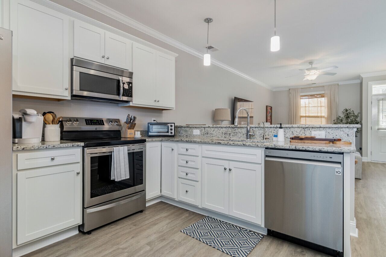 冰箱、微波炉、烤箱、炉灶