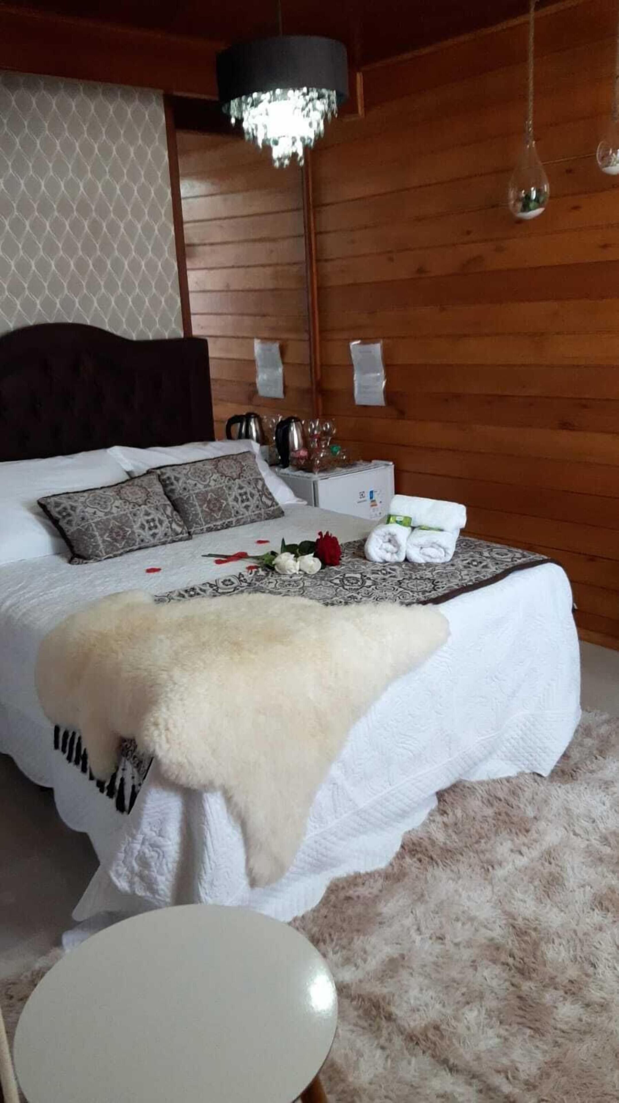 5 bedrooms, blackout curtains, soundproofing, free WiFi