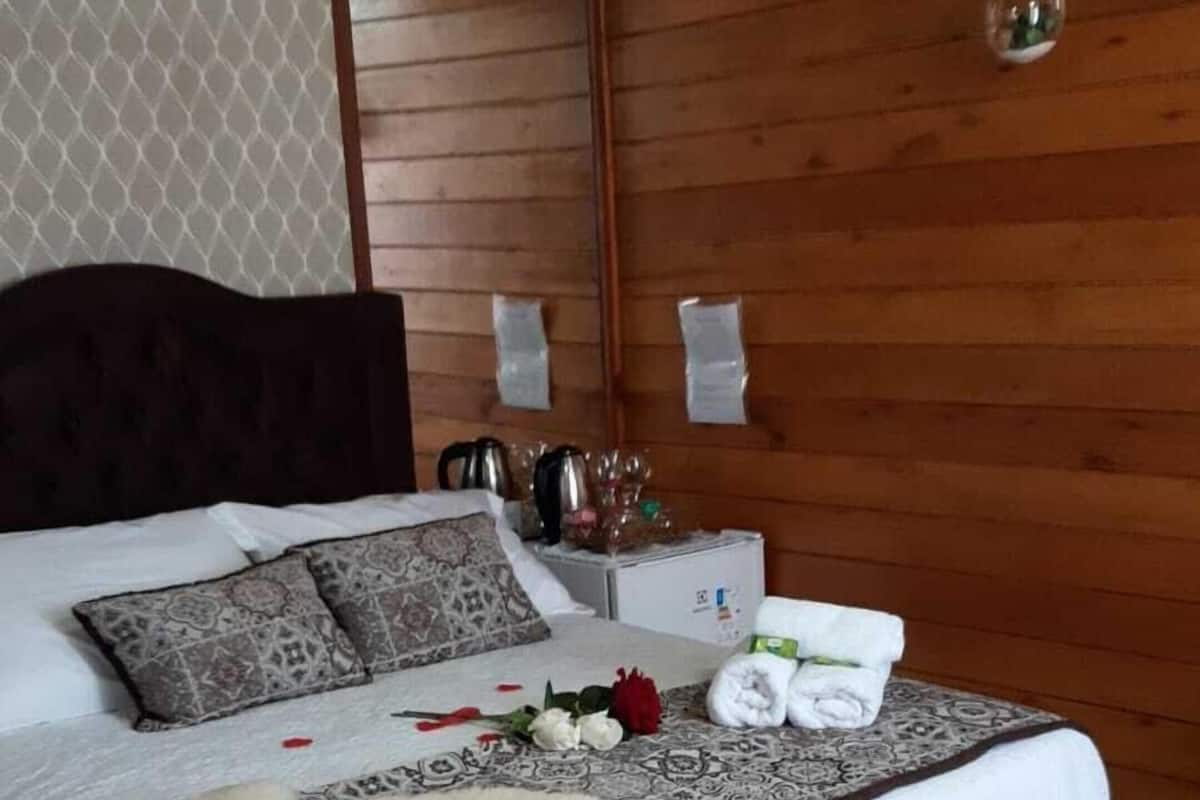 5 bedrooms, blackout drapes, soundproofing, free WiFi