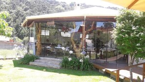 A glass-enclosed building with a sign reading "SALAB" and a wooden deck in front. - POUSADA REQUINTE SERRANO (Urubici)