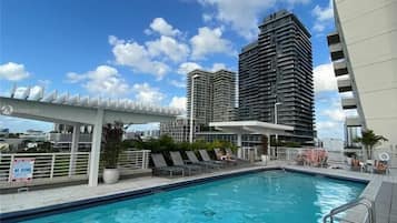 2 outdoor pools, a heated pool