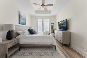 4 Schlafzimmer, Zimmersafe, Schreibtisch, Bügeleisen/Bügelbrett