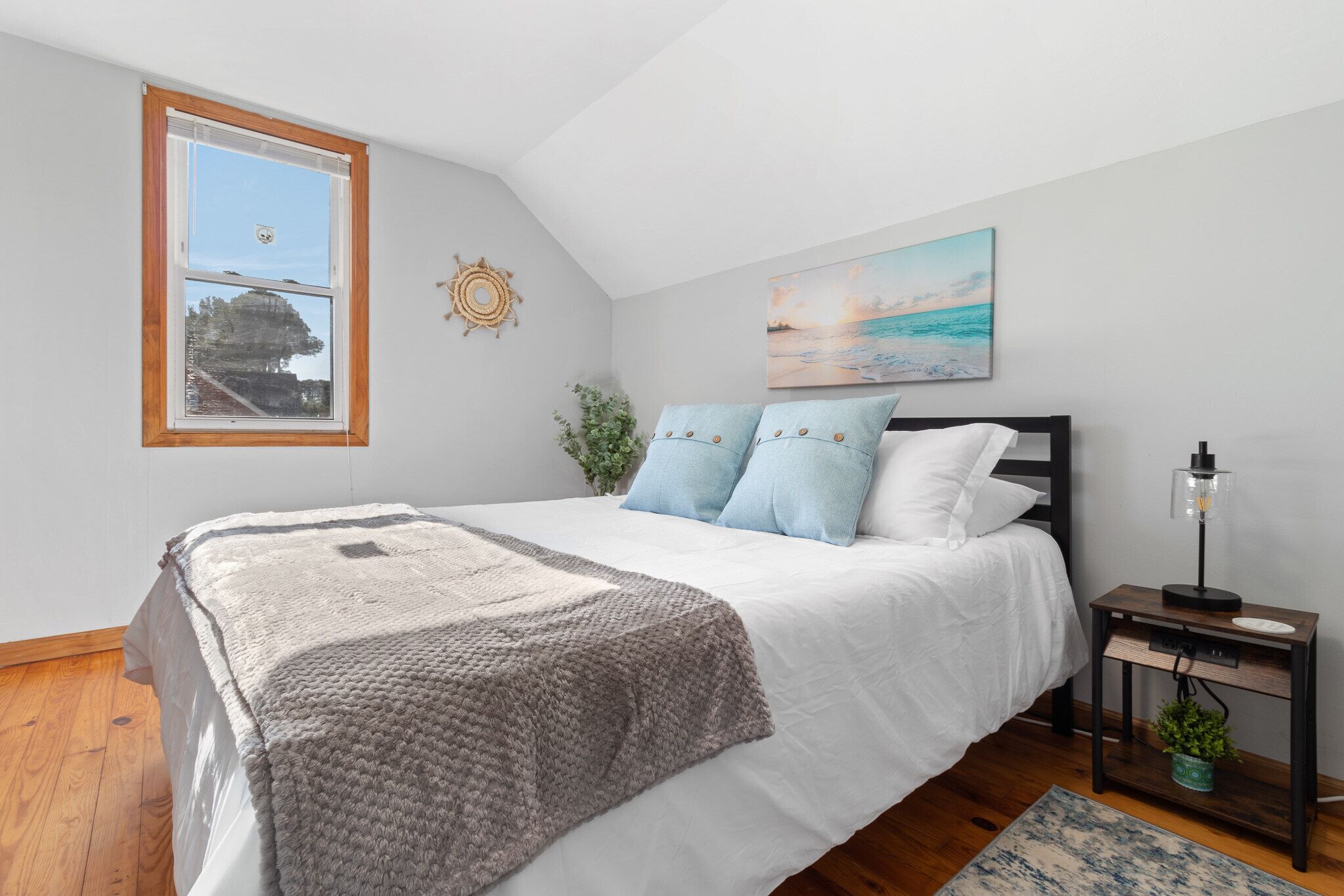 4 bedrooms, desk, iron/ironing board, travel crib