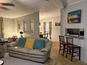 Televisión y chimenea 