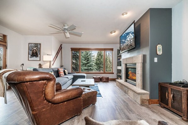 TV, fireplace - Luxurious Condo Gated Community Pool Hot Tubs (Edwards)