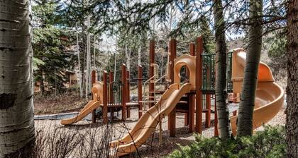 Luxurious Condo Gated Community Pool Hot Tubs