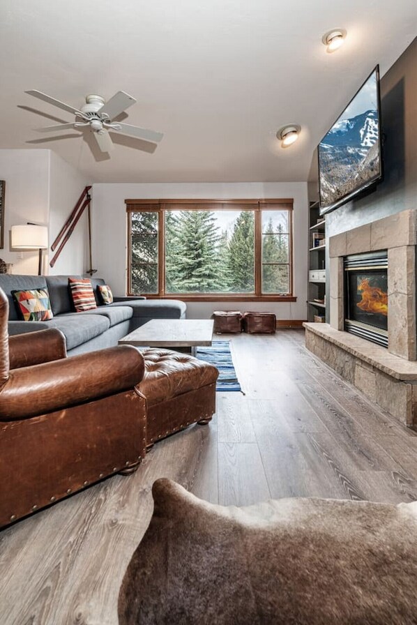 TV, fireplace - Luxurious Condo Gated Community Pool Hot Tubs (Edwards)