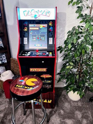 Games room - Heated Pool, Hot Tub, Tennis, BBQ at Pink Skies (Scottsdale)