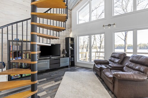 Beautiful cottage on the lake with brand new sauna, large yard and office space.