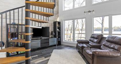 Beautiful cottage on the lake with brand new sauna, large yard and office space.