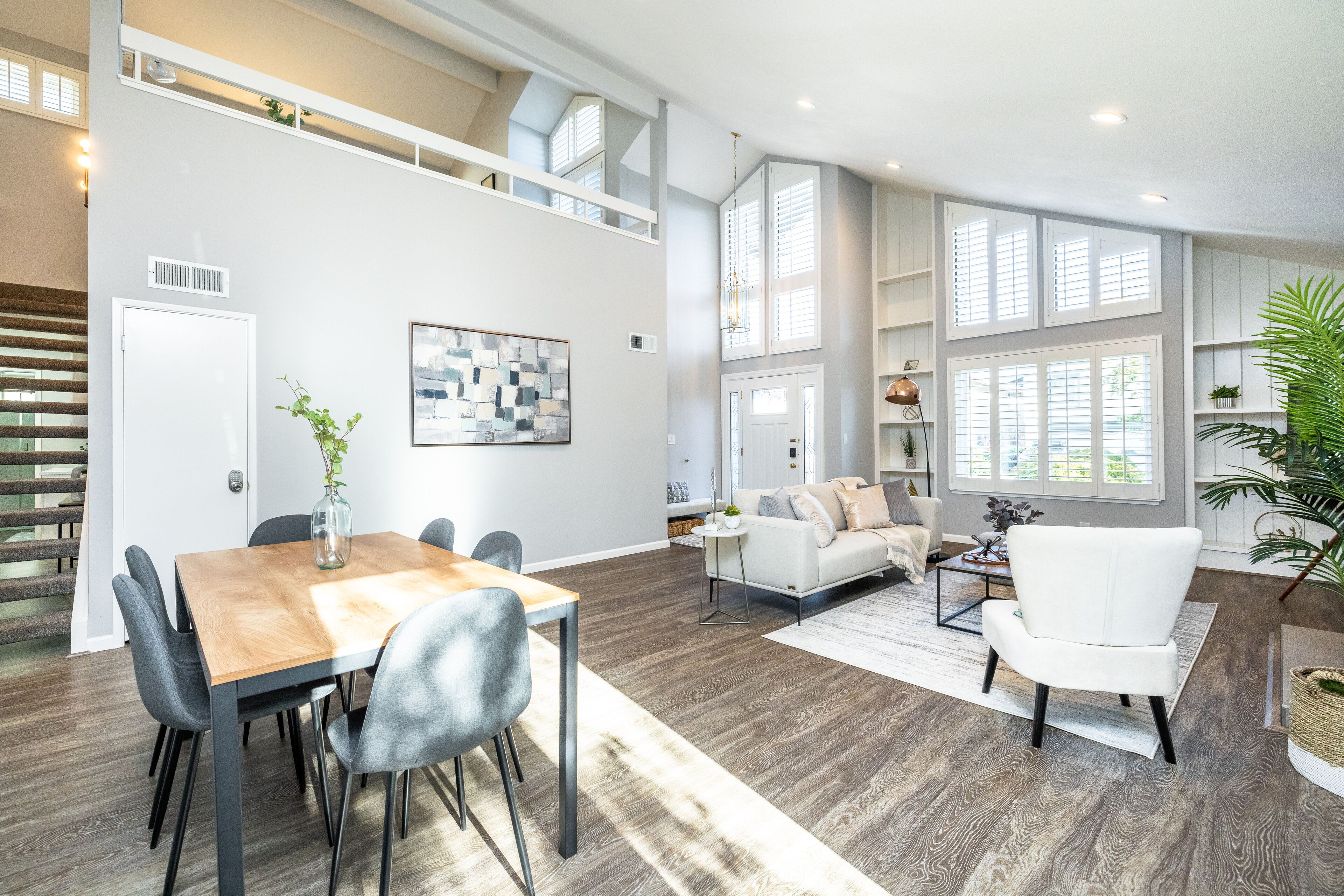 New! Modern & Sleek 4BR home w/high ceilings