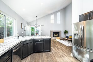 Fridge, microwave, oven, stovetop - New! Modern & Sleek 4BR home w/high ceilings (San Mateo)