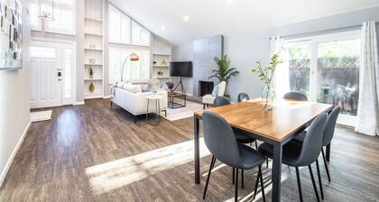 New! Modern & Sleek 4BR home w/high ceilings