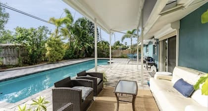 Modern Home with a Private pool - minutes to the beach