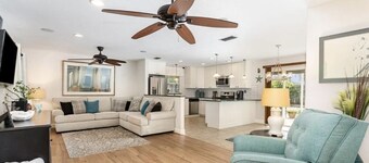 Modern Home with a Private lap pool - 3 Blocks to a Gorgeous Beach!