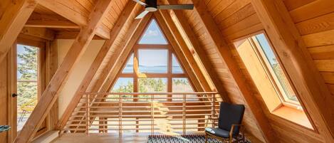 1 bedroom, desk, WiFi, bed sheets