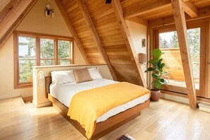1 bedroom, desk, WiFi, bed sheets - Shackup A-frame— Private Hot Tub & Beach Access (La Have)