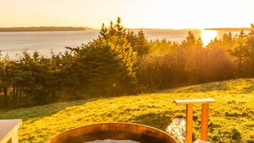 Tina de hidromasaje al aire libre