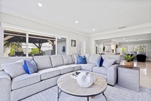 Smart TV, mesa de pingue-pongue