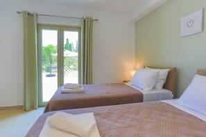 3 bedrooms, iron/ironing board, free WiFi, bed sheets - Villa Jupeter: Brand new, private pool, walk to sea, WiFi, A/C (Avlaki)