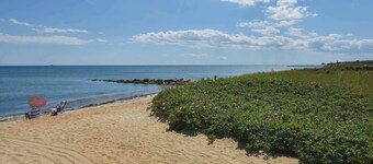 Close to Bike Path 1 Mile to Beaches!