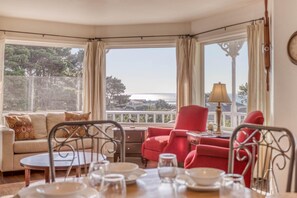 Casa, varias camas (Victorian By The Sea) | Restaurantes