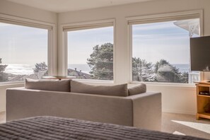 House, Multiple Beds (Victorian By The Sea) | Interior - Victorian By The Sea (Lincoln City)