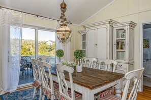 Dining - Classic NC Charming Beach House on Bald Head Island; sunset views and single level home (Bald Head Island)