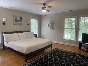 4 habitaciones, tabla de planchar con plancha, wifi y ropa de cama 