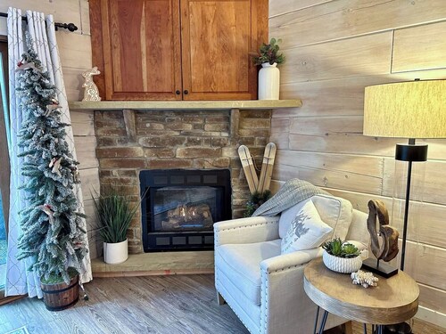 BEST 6br Ski-In+Out w. Hot Tub->Gear rm, PS-5, Fun+Lux