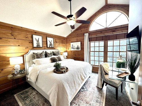 BEST 6br Ski-In+Out w. Hot Tub->Gear rm, PS-5, Fun+Lux