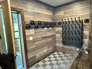 المنشأة من الداخل