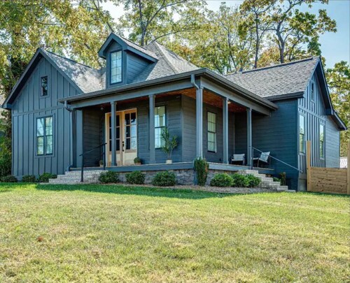 *Main&Broad* Elegant 4 bedroom Downtown w/parking