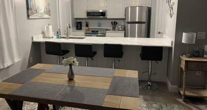 Cozy condo just a minute walk from a beautiful private beach at Newfound Lake