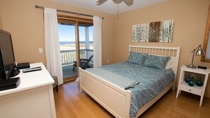 5 bedrooms, free WiFi, bed sheets, wheelchair access - Soundfront, Shared Dock and Pier, Elevator, Private Pool, Hot Tub (Waves)