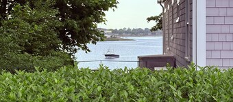 Coastal Cottage · Water Views · Steps to Beach & Restaurants · Pet Friendly