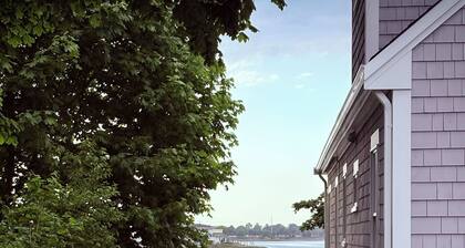Coastal Cottage · Water Views · Steps to Beach & Restaurants · Pet Friendly